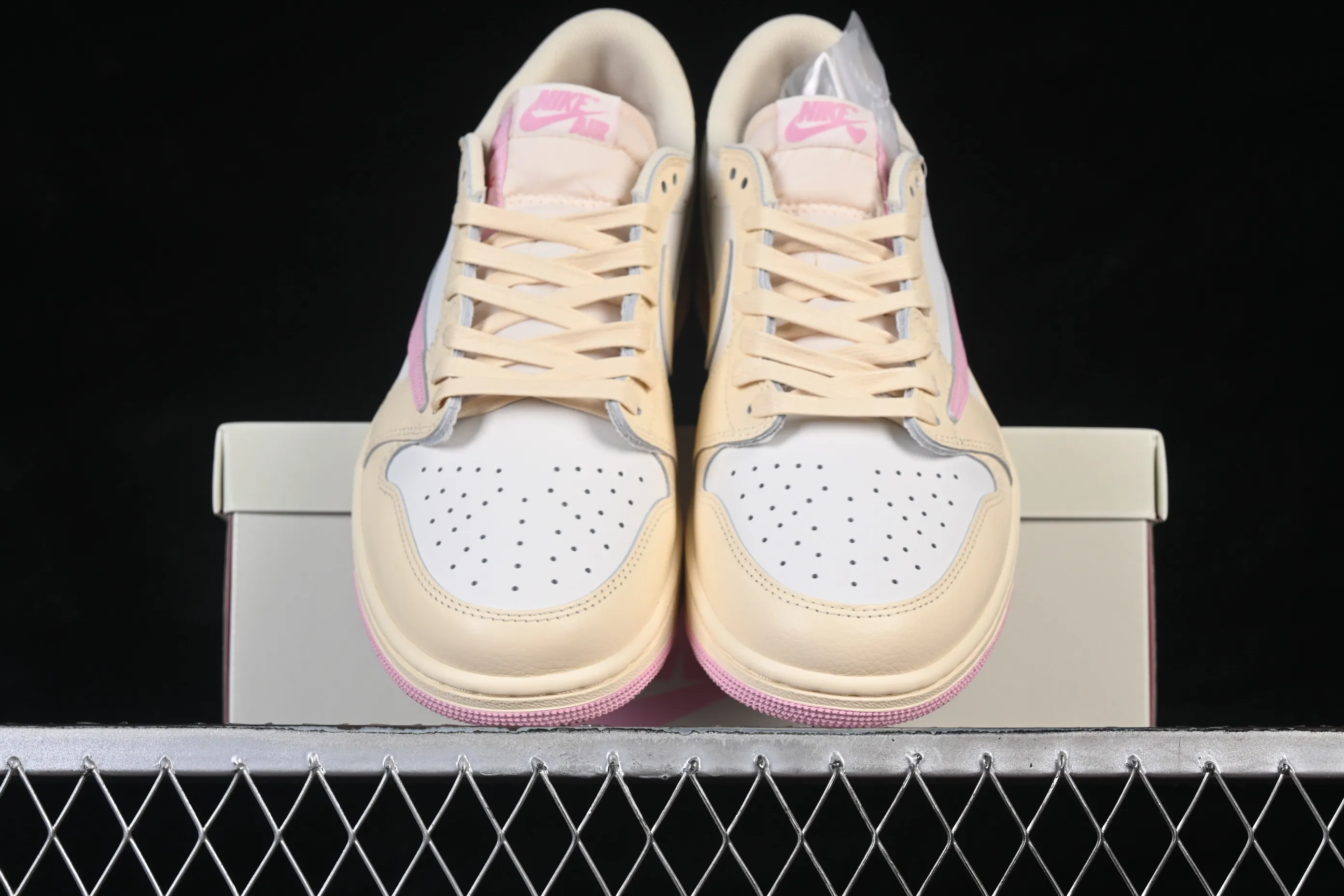 All Categories Air Jordan Jordan Series Basketball Shoes Air Jordan 1 Low Foreign Trade Version Travis Scott x Air Jordan 1 Low OG AJ1 Joe 1 Joint Undercut IQ7604-100